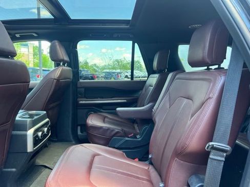 Used 2024 Ford Expedition Limited AWD/4WD image 18