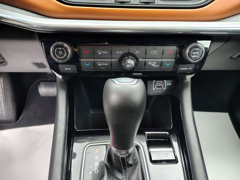 Certified 2024 Jeep Compass Limited image 32