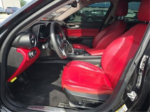 Used 2018 Alfa Romeo Giulia RWD image 5