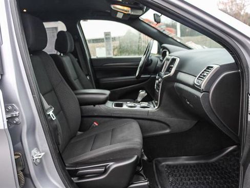 Used 2021 Jeep Grand Cherokee Laredo image 16