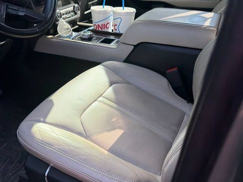 Used 2019 Ford Expedition Platinum RWD image 5