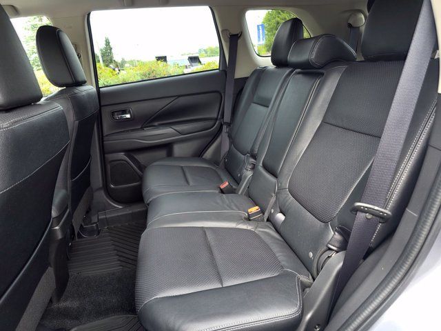 Used 2016 Mitsubishi Outlander GT AWD/4WD image 21