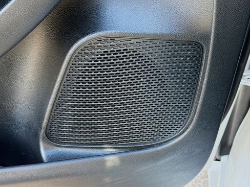 Used 2024 Chrysler Pacifica Limited image 25