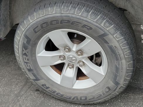 Used 2020 RAM 1500 Tradesman w/ Chrome Plus Package RWD image 4