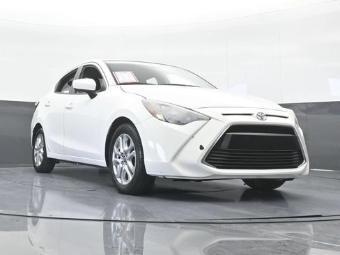Used 2017 Toyota Yaris iA FWD image 65