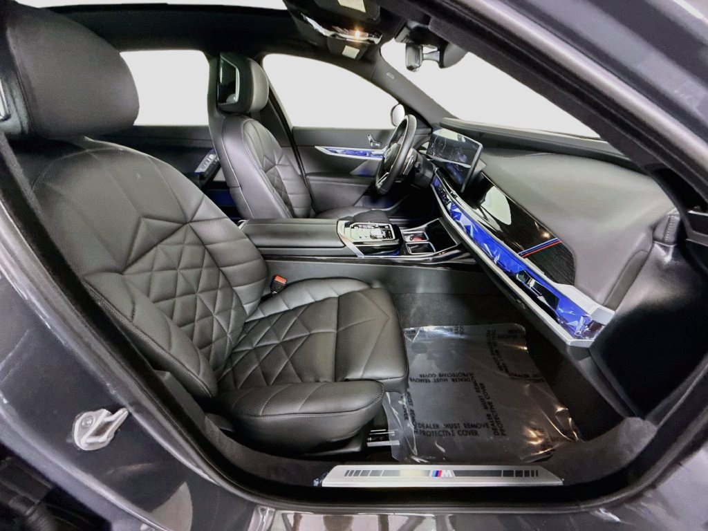Used 2026 BMW 740i w/ Premium Package RWD image 28
