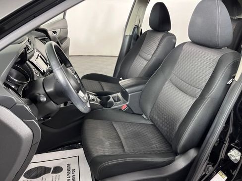 Used 2019 Nissan Rogue SV w/ Premium Package FWD image 19