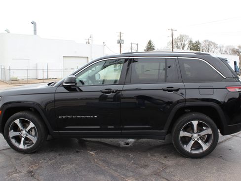 Used 2023 Jeep Grand Cherokee Limited image 5