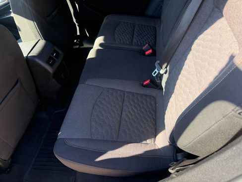 Used 2018 Chevrolet Equinox LT image 18