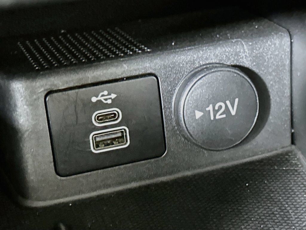 Used 2025 Ford Escape Active AWD/4WD image 32