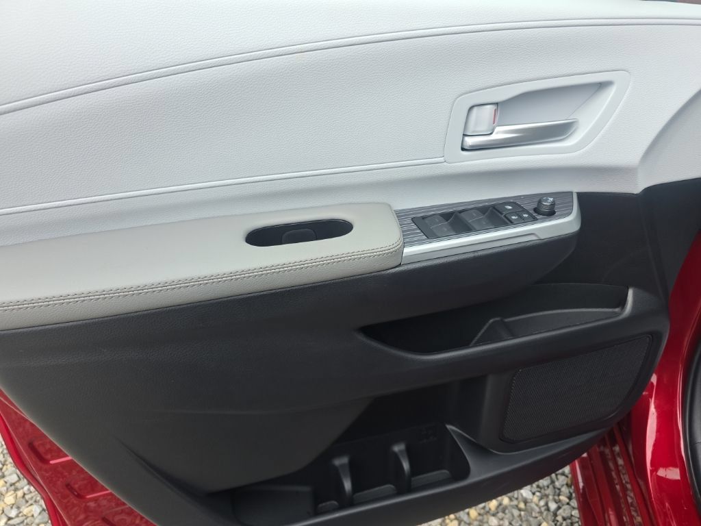 Certified 2026 Toyota Sienna XLE FWD image 12