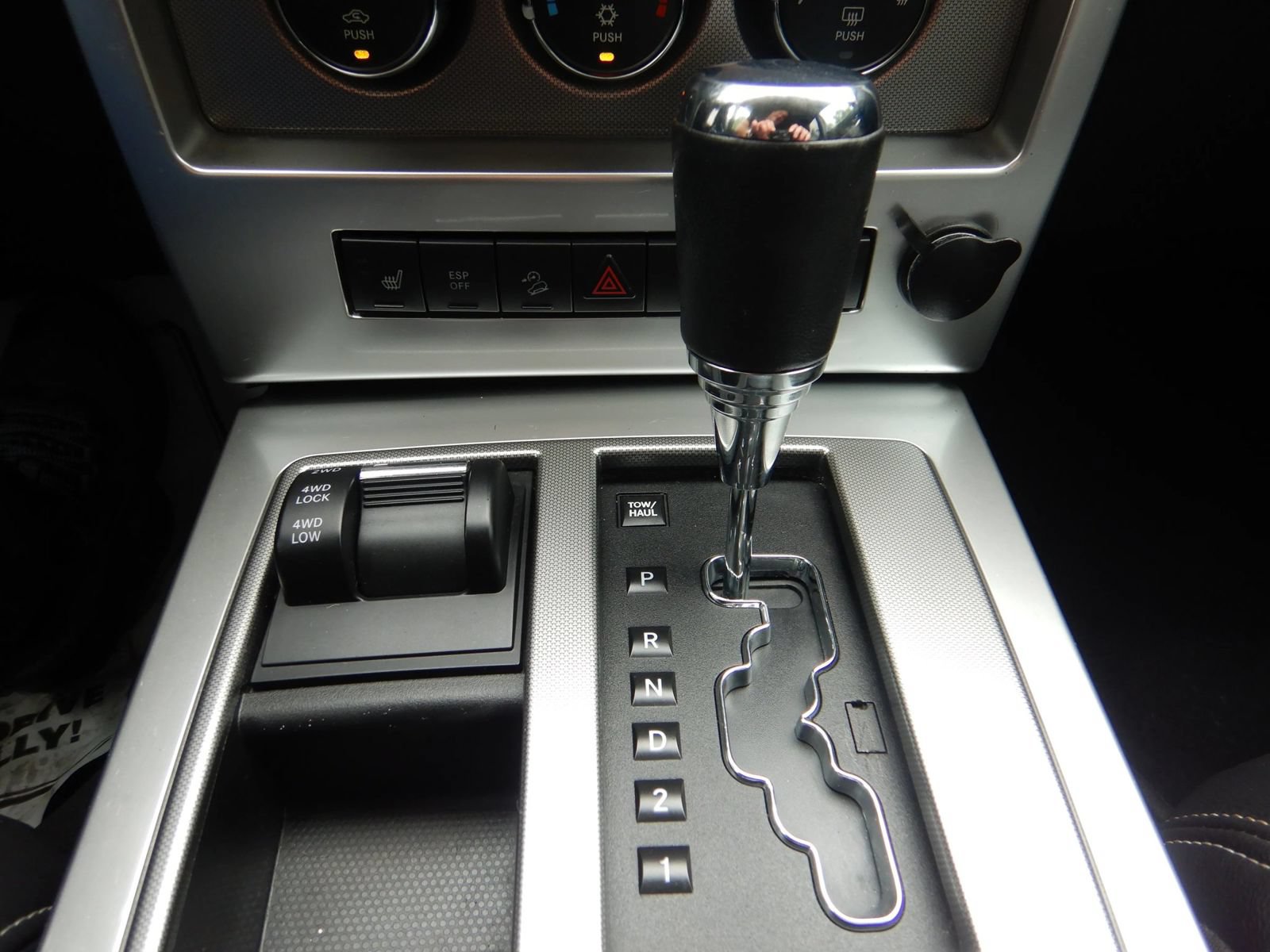 Used 2009 Jeep Liberty Limited w/ Premium Group AWD/4WD image 14