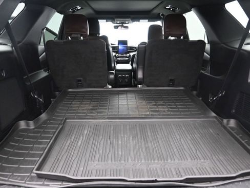 Used 2021 Ford Explorer Platinum w/ Equipment Group 601A AWD/4WD image 26