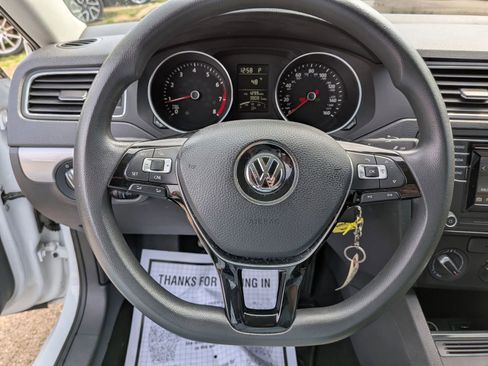 Used 2017 Volkswagen Jetta S image 34