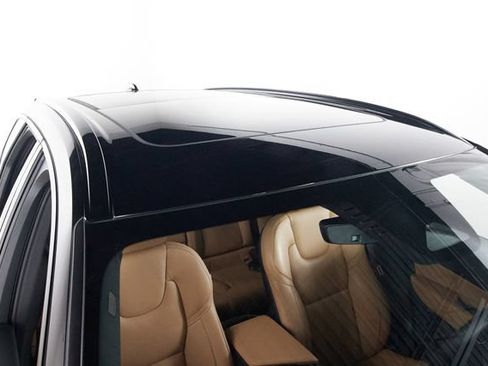 Certified 2025 Volvo XC60 B5 Ultra w/ Protection Package Premier AWD/4WD image 5