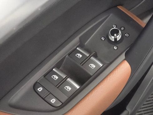 Certified 2025 Audi Q5 2.0T Premium w/ Convenience Plus Package image 38