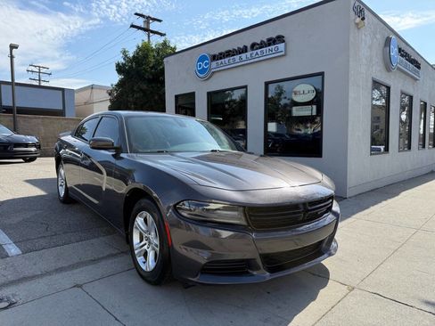 Used 2020 Dodge Charger SXT w/ Leather Interior Group image 2