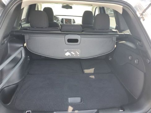 Used 2016 Jeep Cherokee Latitude w/ Comfort & Convenience Group AWD/4WD image 8