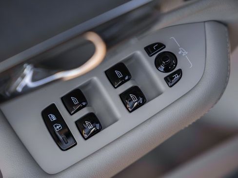 New 2026 Volvo XC90 T8 Ultra w/ Protection Package Premier image 40