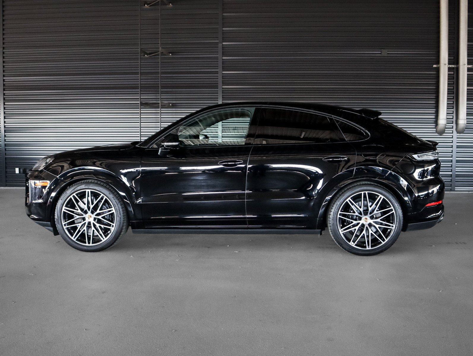 Certified 2024 Porsche Cayenne Turbo AWD/4WD image 2