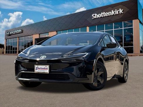 Used 2024 Toyota Prius LE image 1