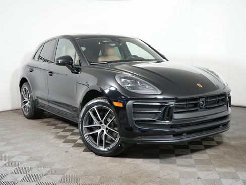 Certified 2026 Porsche Macan AWD/4WD image 9