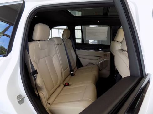 New 2026 Jeep Grand Cherokee Limited AWD/4WD image 36