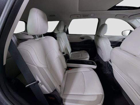 Used 2022 Nissan Pathfinder SL w/ SL Premium Package FWD image 32