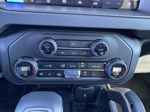 New 2025 Ford Bronco Badlands image 19