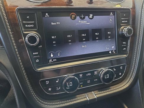 Used 2018 Bentley Bentayga image 15