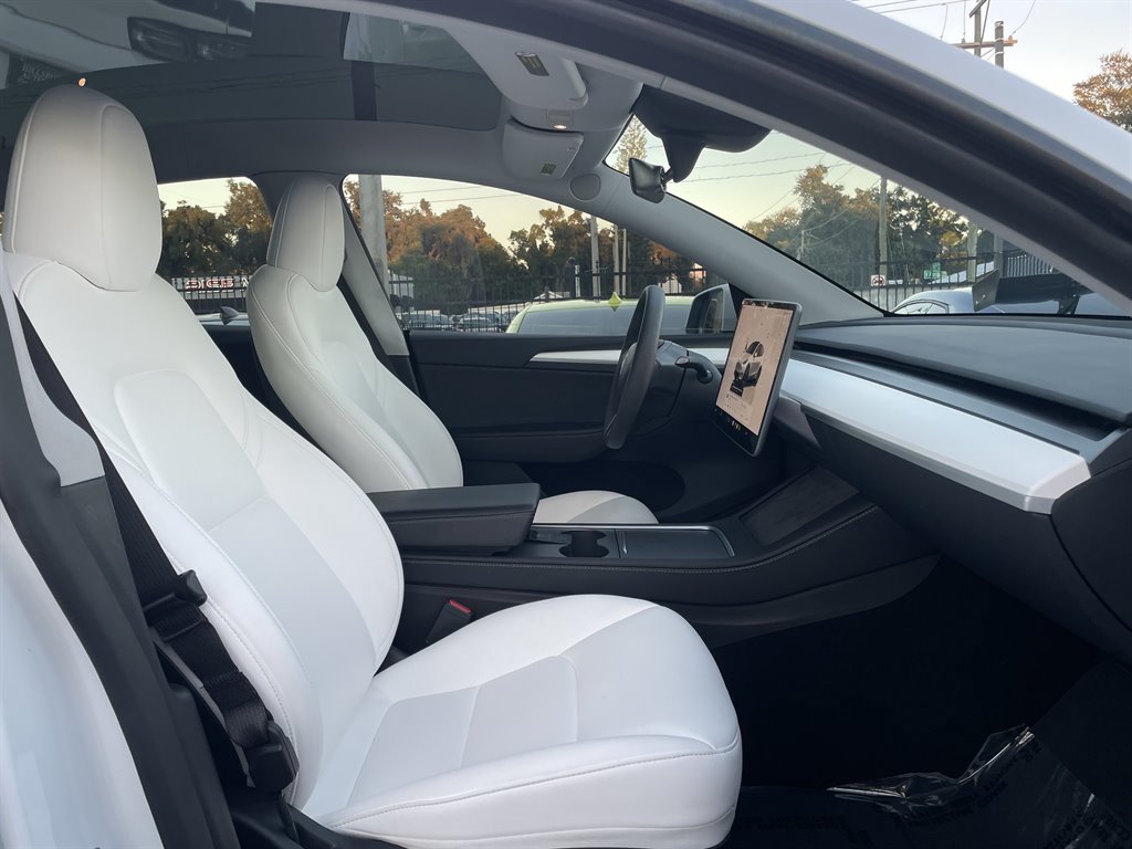 Used 2024 Tesla Model Y Long Range AWD/4WD image 24