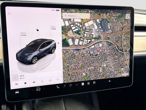 Used 2022 Tesla Model Y Long Range AWD/4WD image 22