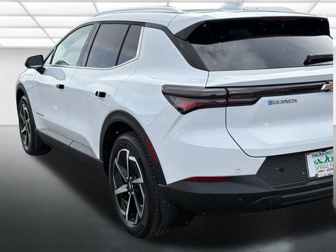 New 2026 Chevrolet Equinox EV LT FWD image 39