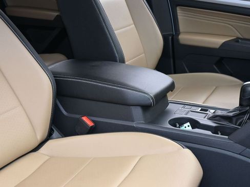 Used 2021 Volkswagen Atlas Cross Sport SE w/ Panoramic Sunroof Package image 46