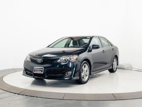 Used 2012 Toyota Camry SE FWD image 3