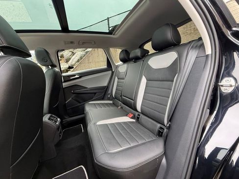 Used 2023 Volkswagen Taos SEL AWD/4WD image 18