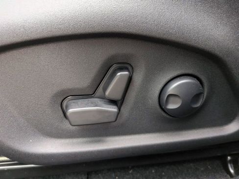 Used 2024 Jeep Compass Latitude w/ Sun and Sound Group AWD/4WD image 19