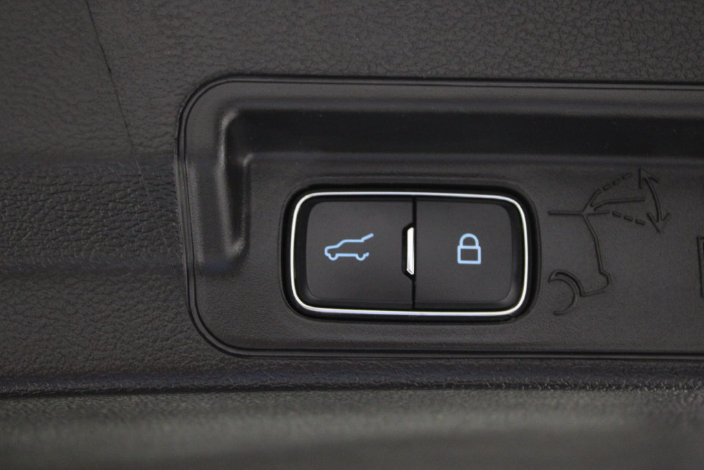 Used 2024 Ford Explorer Limited w/ Limited Technology Package RWD image 17