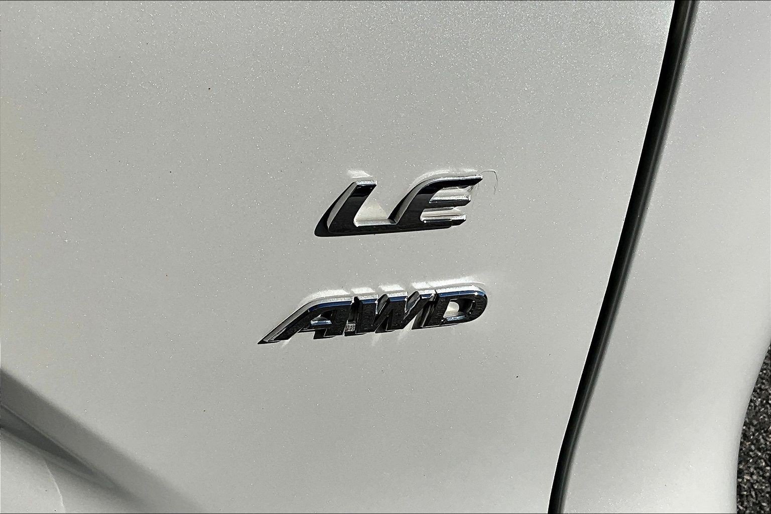 Used 2023 Toyota Corolla Cross LE AWD/4WD image 21