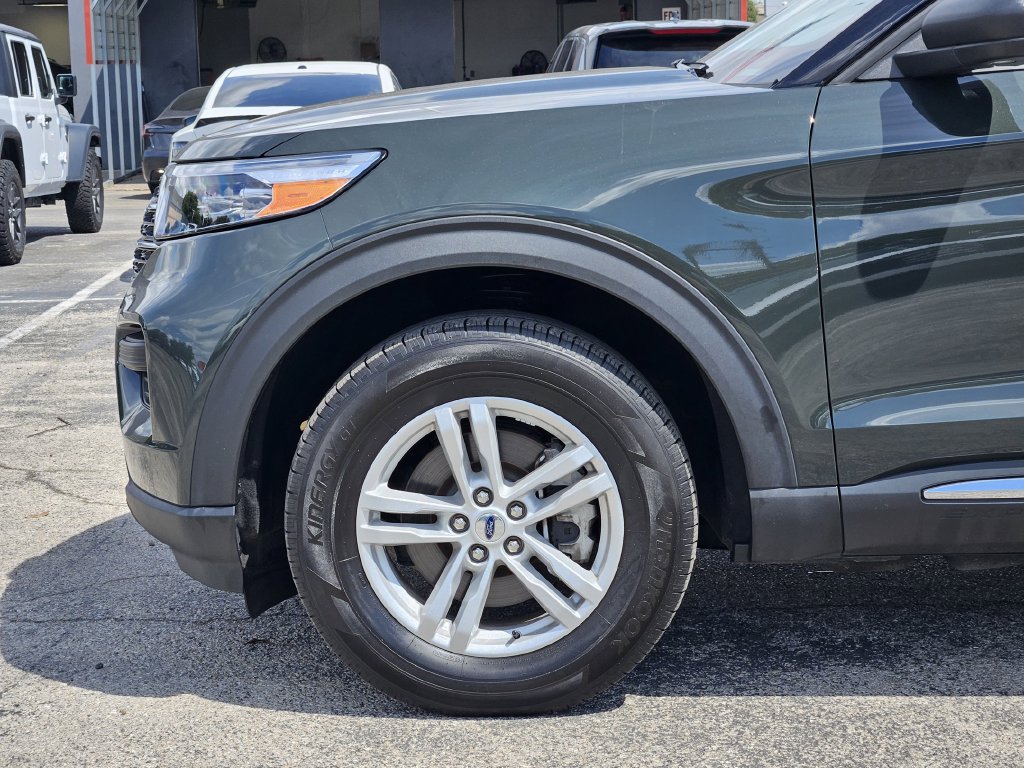 Used 2024 Ford Explorer XLT AWD/4WD image 9