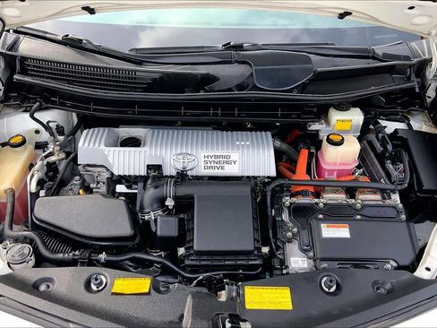 Used 2013 Toyota Prius V Five image 31