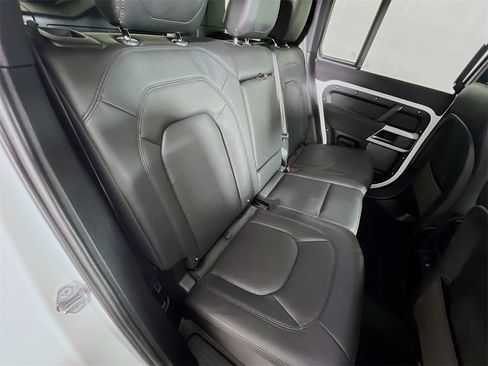 Used 2023 Land Rover Defender 110 SE image 28