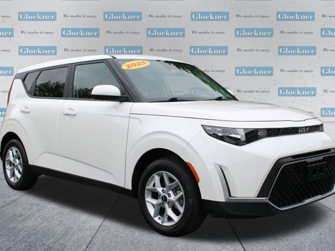 Used 2025 Kia Soul LX FWD image 3