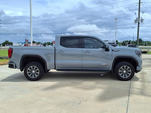 Used 2024 GMC Sierra 1500 AT4 w/ Technology Package AWD/4WD image 5