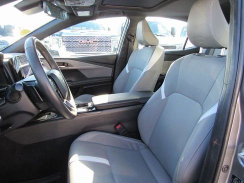 Used 2025 Toyota Camry SE w/ Convenience Package image 11