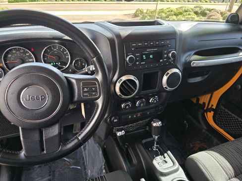 Used 2012 Jeep Wrangler Rubicon AWD/4WD image 11