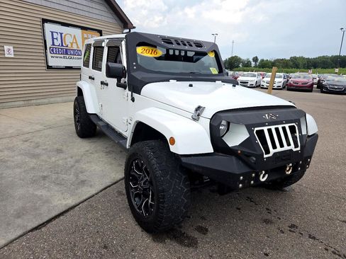 Used 2016 Jeep Wrangler Unlimited Sahara w/ Connectivity Group image 3