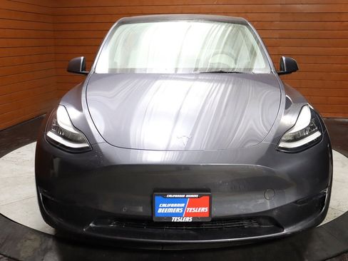 Used 2021 Tesla Model Y Long Range image 3