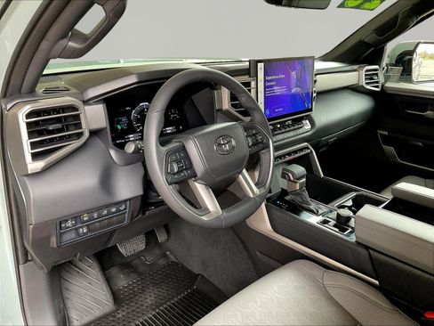 Used 2025 Toyota Tundra Limited AWD/4WD image 18