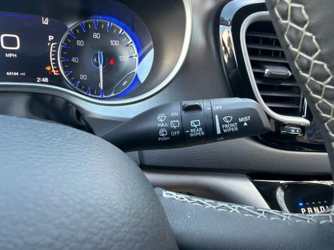 Used 2024 Chrysler Pacifica Touring-L FWD image 26